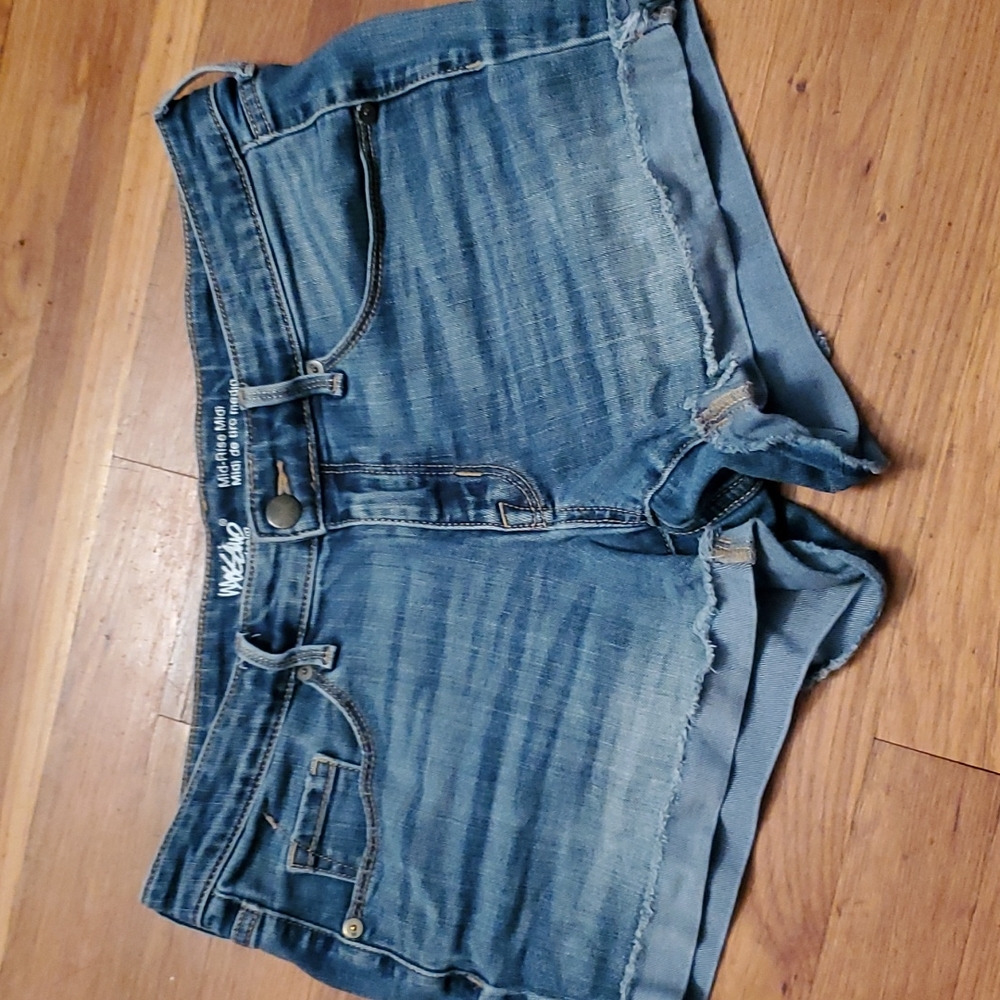 Mossimo Mid Rise Midi blue denim shorts size 8.